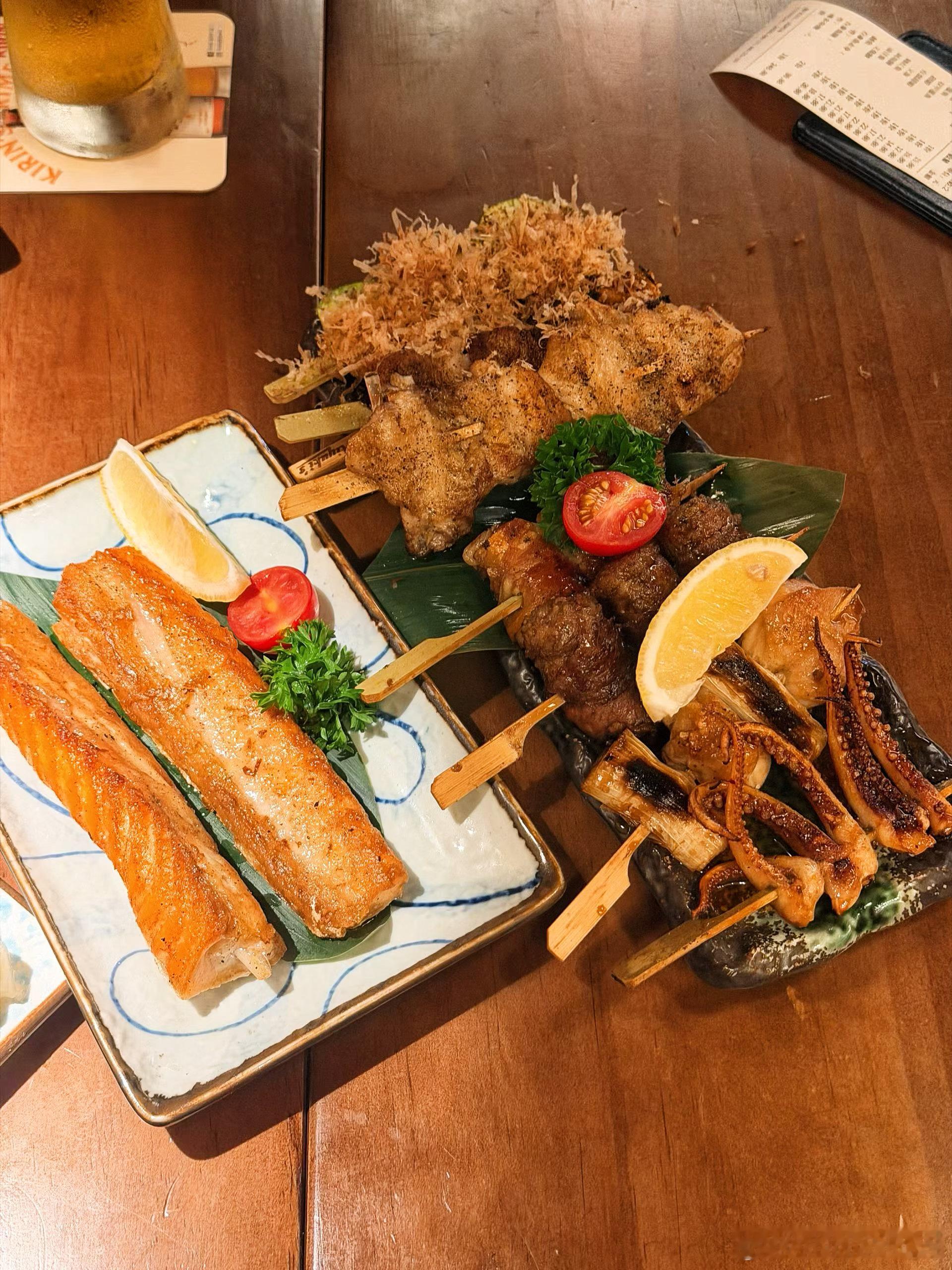 今日是也是满级陪伴的周末，同时暑期也结束倒计时， 摊店吃漂亮甜品、看电影，《空枪