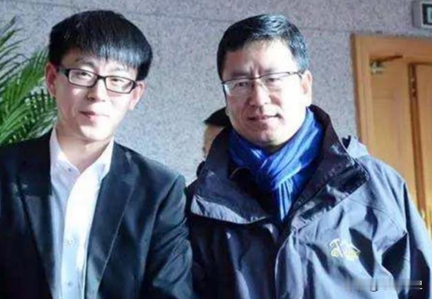 央视的主持人白岩松教育儿子时曾说：“你要考第一我跟你急，要考上北京最好高中，我就