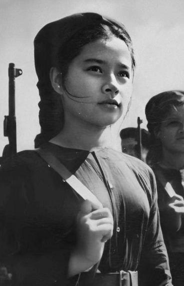 “空孕催乳剂，没人扛得住”，1961年,美国对越战争中，美军俘获了一名越南女兵，