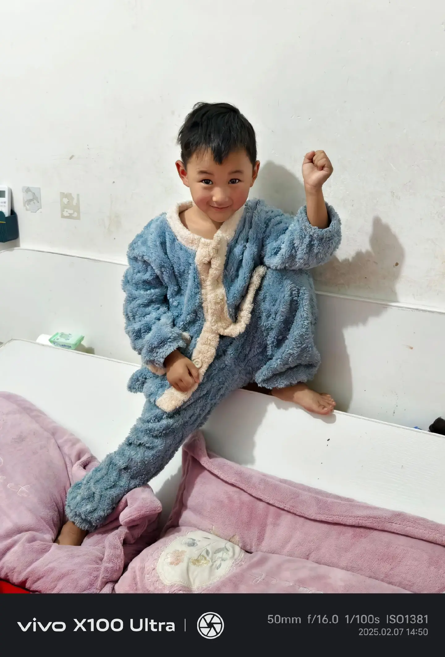 调皮捣蛋的小家伙闪亮登场 这是什么造型