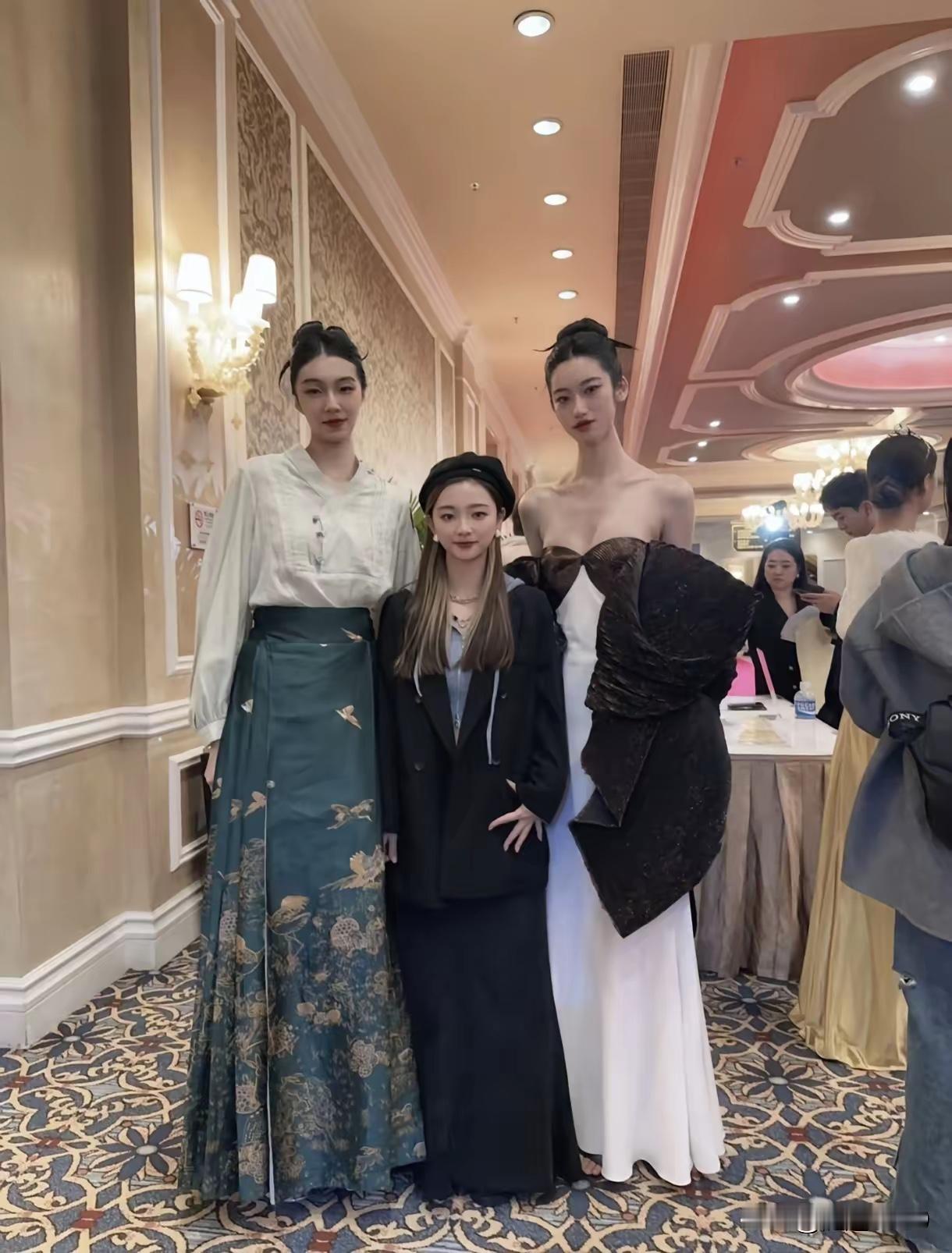 你信吗？
一个女孩子即使长得再美，
但是如果个子太矮，
怎么也不会成为大美女的，