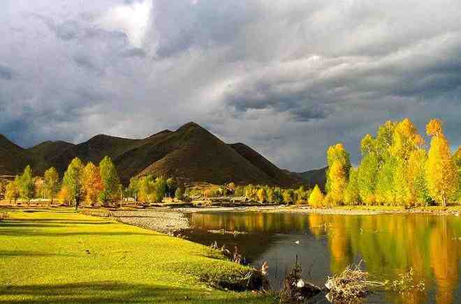 四川·康定，是一座到处都是爱情味道的城，连清晨起的露水，都是你喜欢的味道。 ​ 