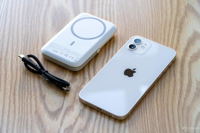 iPhone13系列理想充电拍档—麦多多磁吸无线充电宝评测