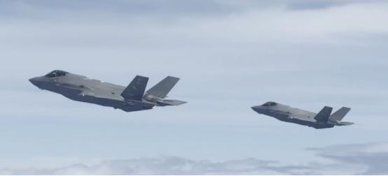 西太平洋剑拔弩张！中俄战略轰炸机遭美军 F-35A 抵近骚扰，歼 - 16、苏 