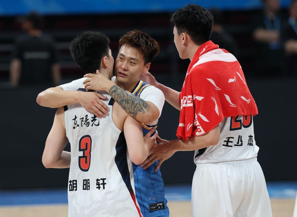 CBA四强全部出来后，有人把夺冠顺序排成上海、广厦、深圳、北汽，我觉得这个逻辑说
