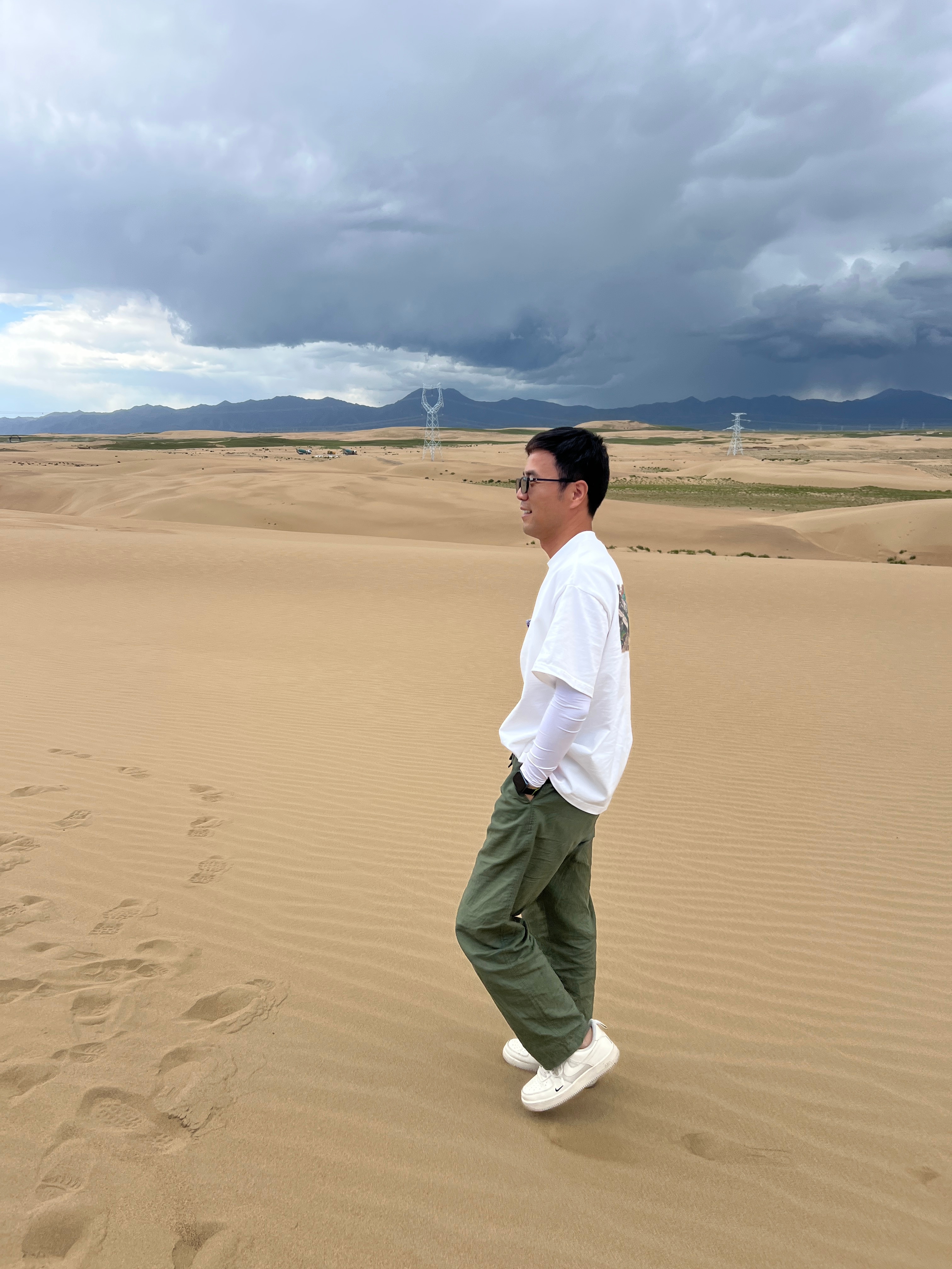 从上午到现在一直在沙漠里，断网，心里慌。  ​​​