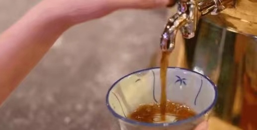 #这5种养生茶不能乱喝# 自带清凉感又看似养生的“凉茶”，成了很多人的夏日标配饮