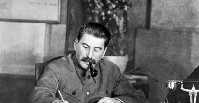 1949年，毛主席收到苏联的绝密情报，立即下令：马上进攻马家军
6月28日凌晨，