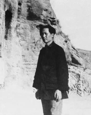 1942年，毛主席提出：“一切空话都是无用的，必须给人民以看得见的物质福利。”