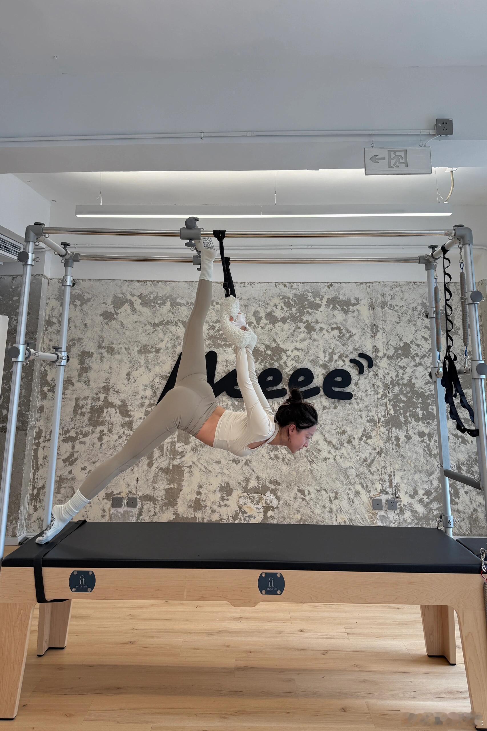 马龙妻子夏露身材状态马龙妻子夏露练普拉提 马龙妻子夏露练普拉提，好美 ​​​