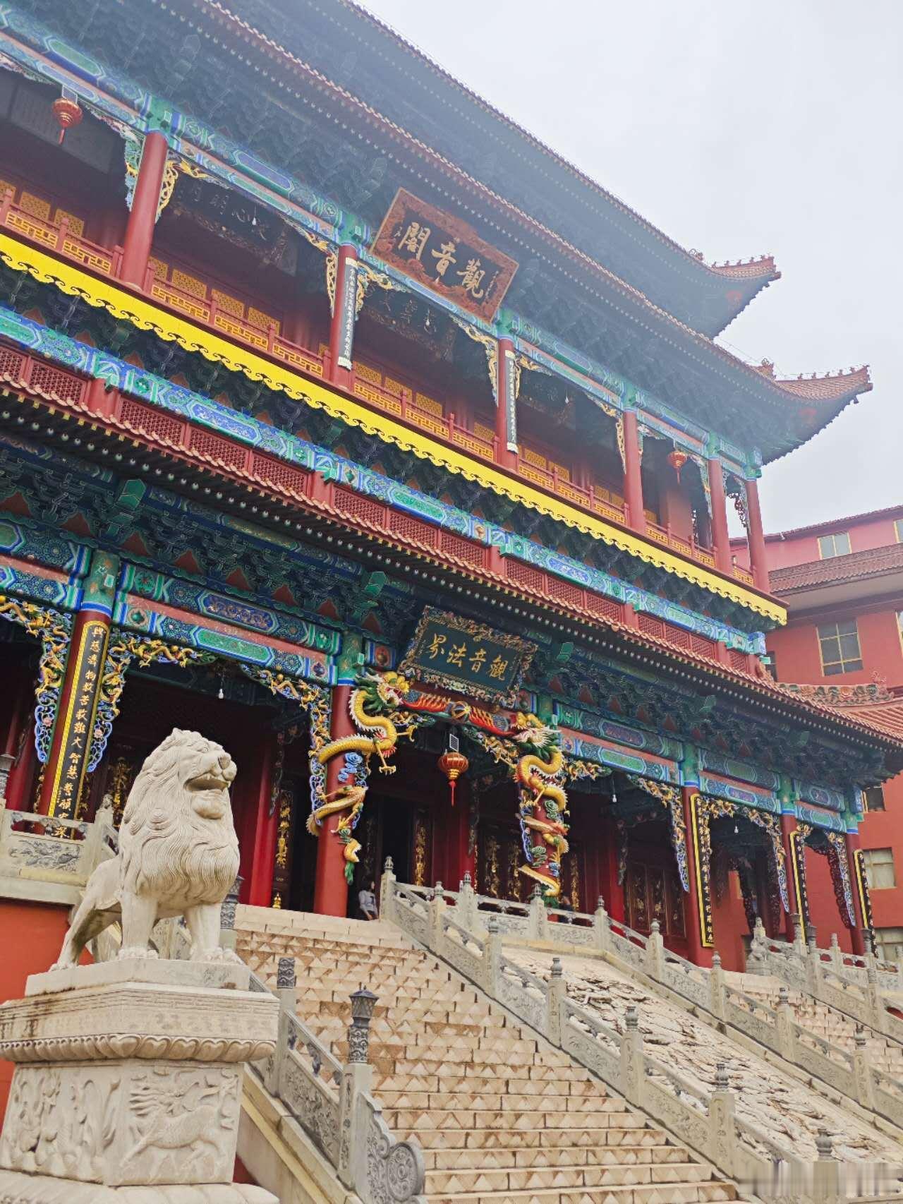 🧘‍♀️🏯 漫步于天水净土寺，仿佛穿越千年时光。这里，每一砖一瓦都诉说着历史