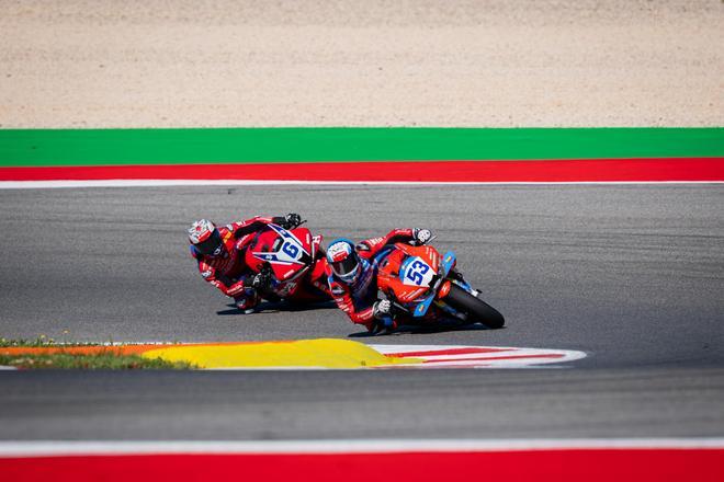 夺冠车手说张雪一句话打动了我【专访驾驶张雪机车夺冠的34岁法国“流浪车手”瓦伦丁