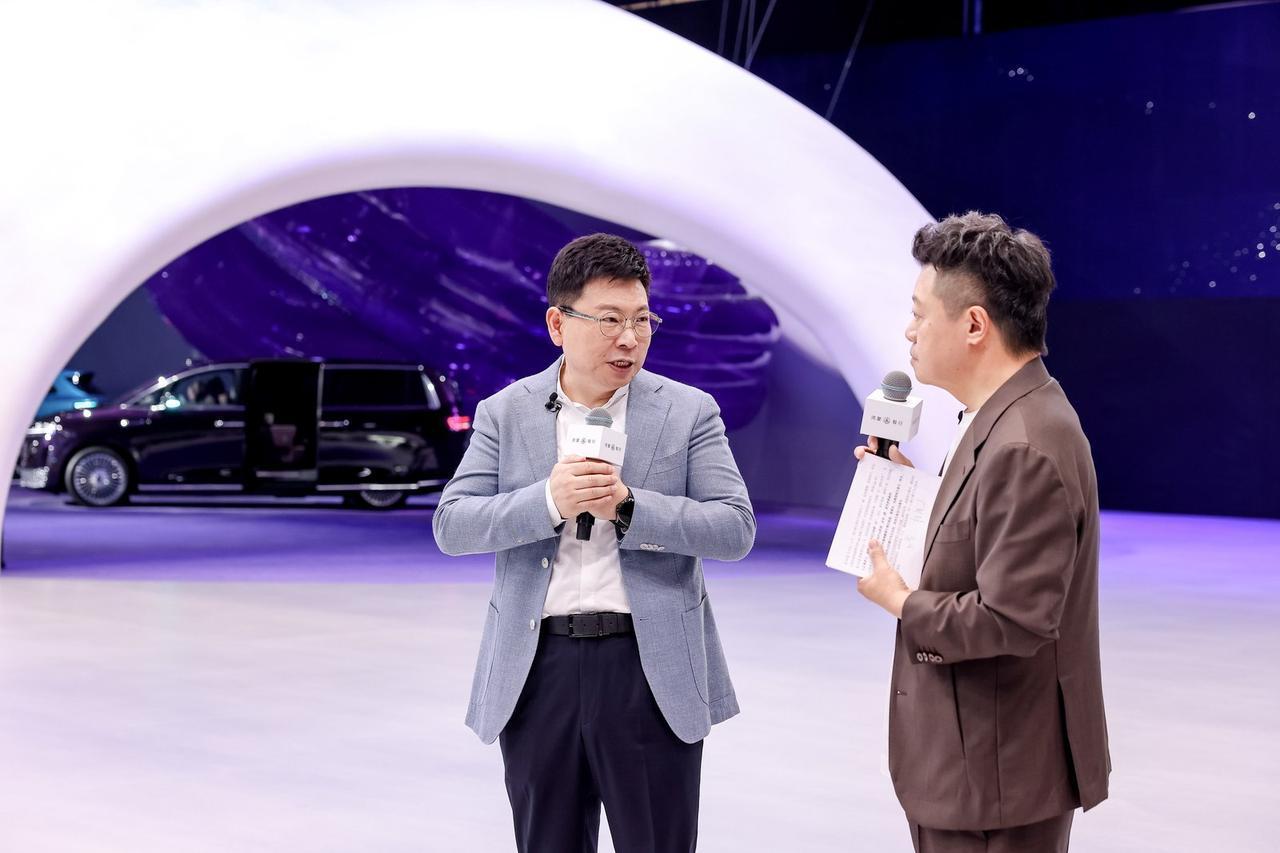 鸿蒙智行尊界享界定义豪华，重塑高端出行标准
如果你对豪华有更高的追求，鸿蒙智行在