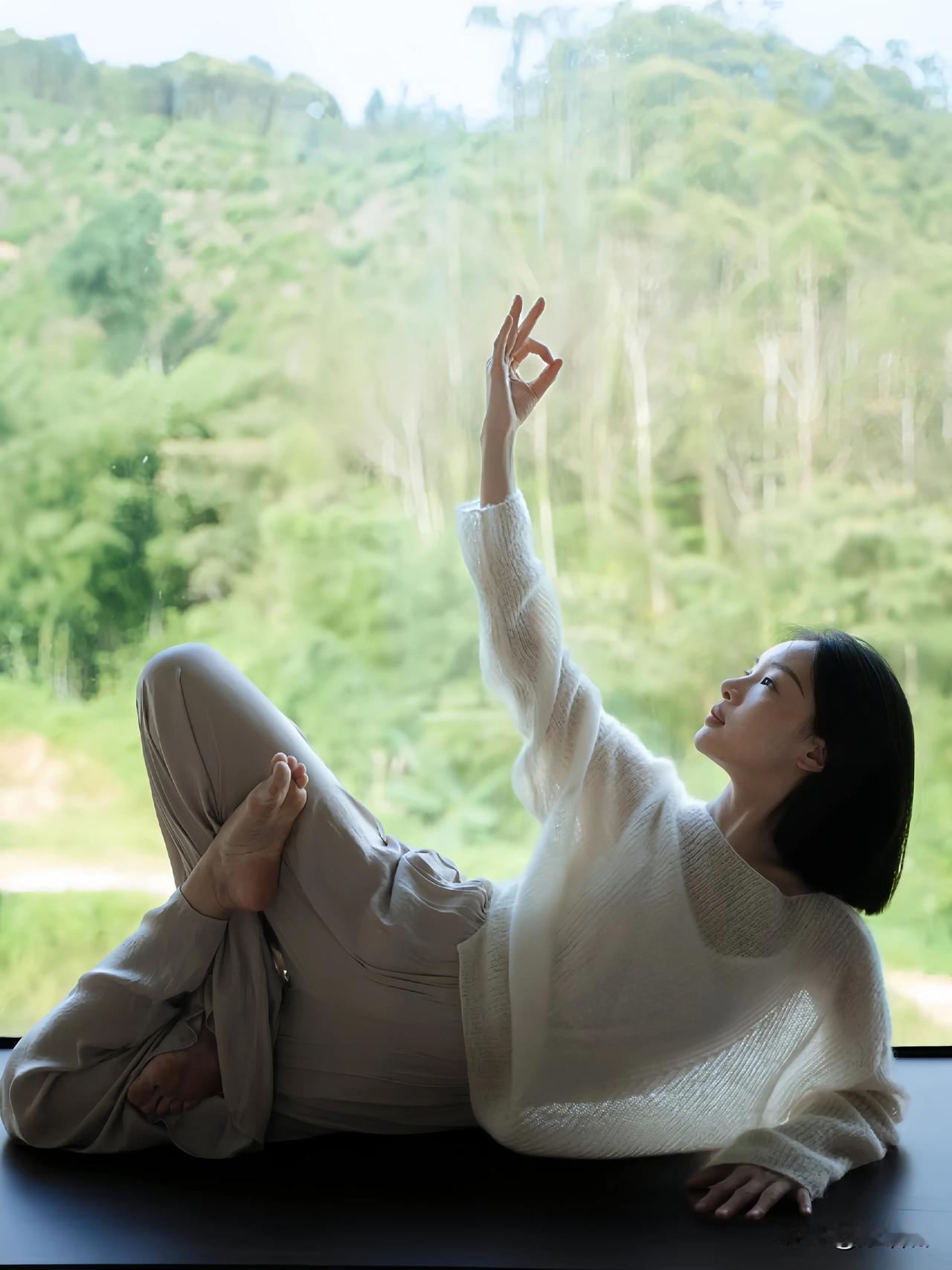 如果只临摹了形，自然自己就不会写，怎么写都不像。临摹了意，随便写都是自己的。[偷