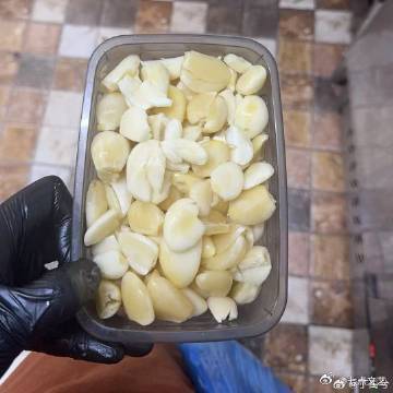 中餐厅丁禹兮已备好蒜丁禹兮中餐厅蒜香料理大征集看到丁禹兮摆的蒜，就知道要有硬菜了