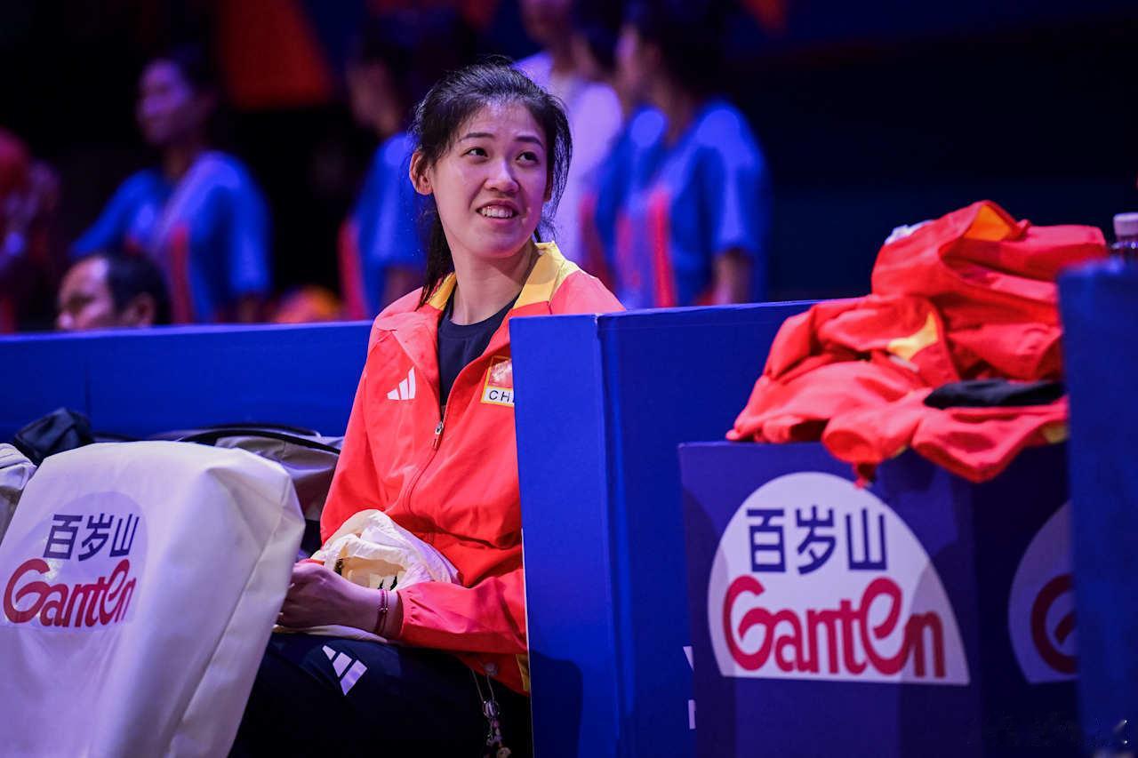 中国女排vs土耳其女排李盈莹官网发图：亲临现场支持中国女排的李盈莹 ​​​