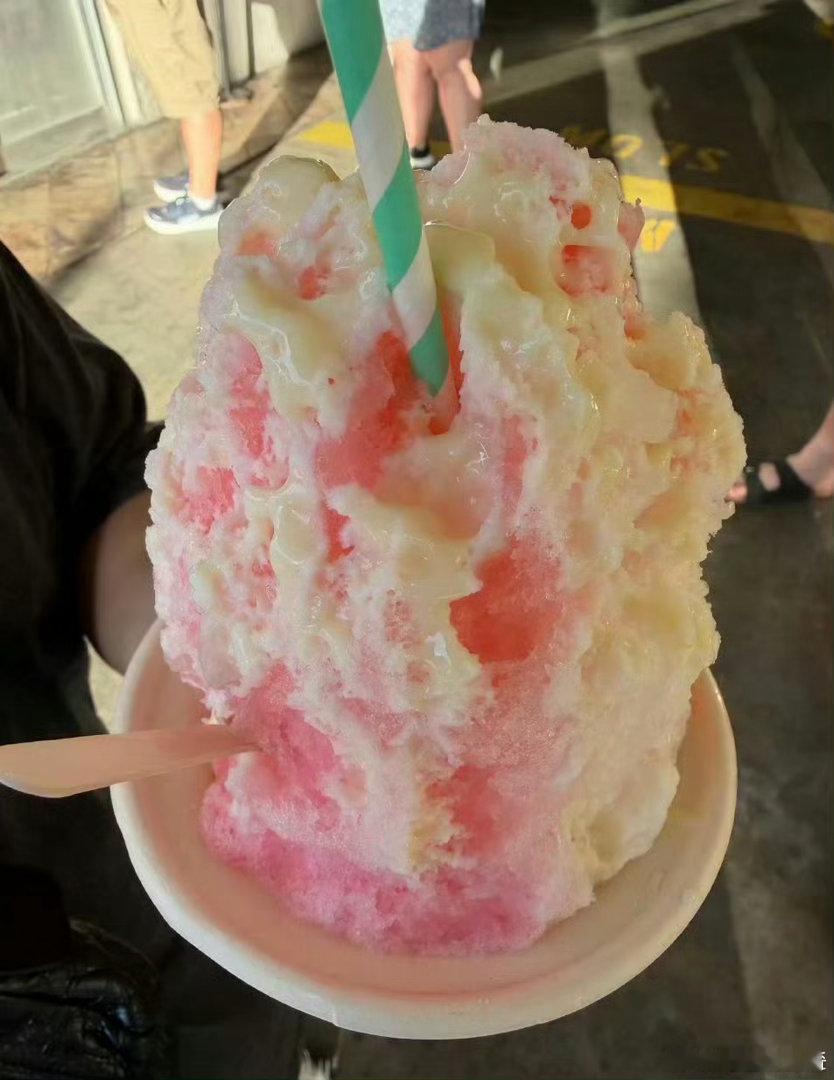 Giselle疑似与男制作人同游夏威夷只是关系比较好的同事关系吧，之前头像也是同