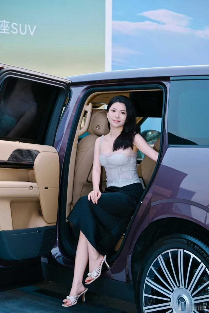 听说在小鹏活动很容易遇到美女，果然是真的！一来到就活抓了你们说，大乔好看还是车模