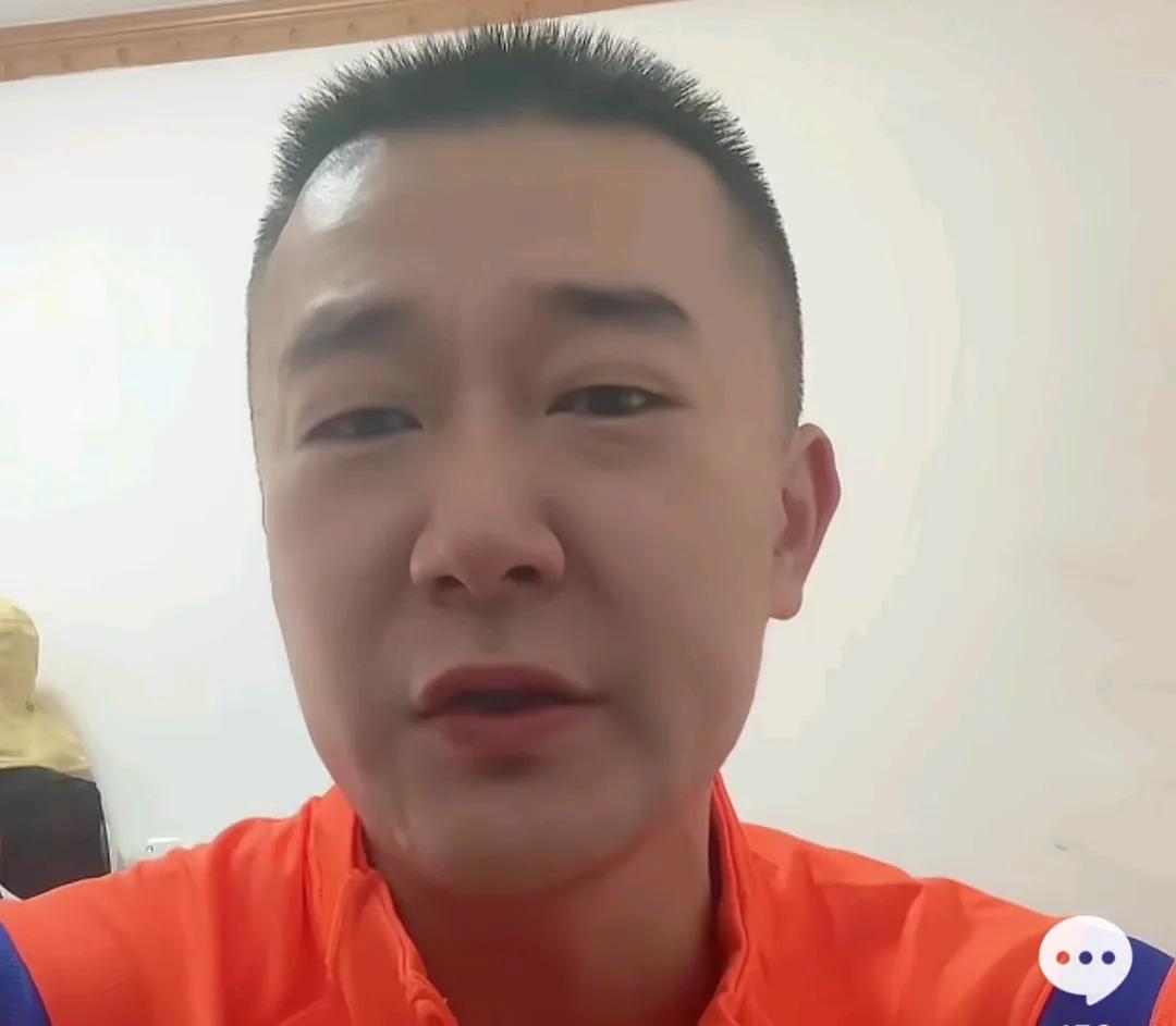 足球媒体人左海涛爆了一个料。
左海涛在一场平台直播中透露，目前中超比赛临近赛季末