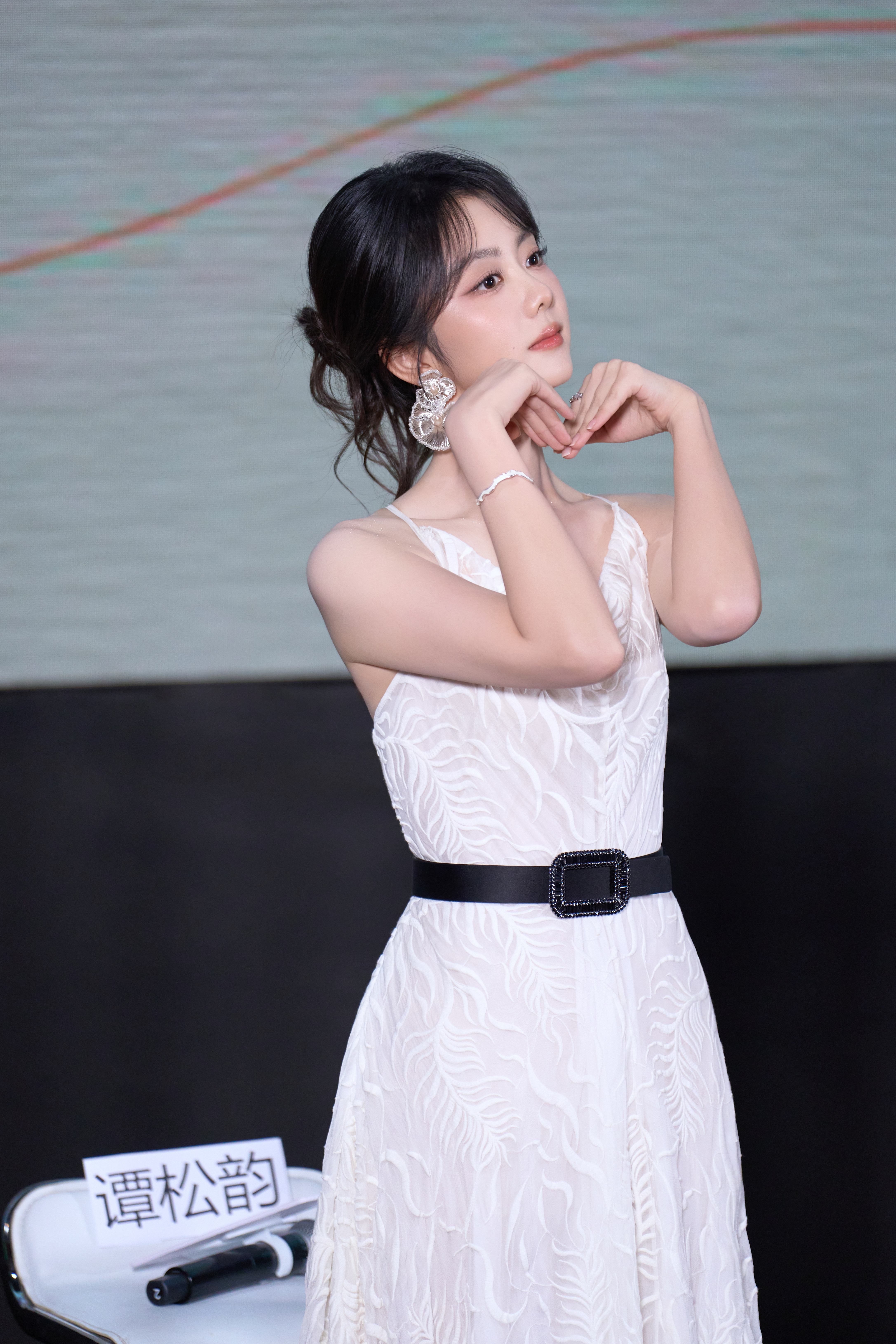 谭松韵[超话] 📷 谭松韵兰香如故 赴一场美好“香”逢，听一段剧中故事，与许兰