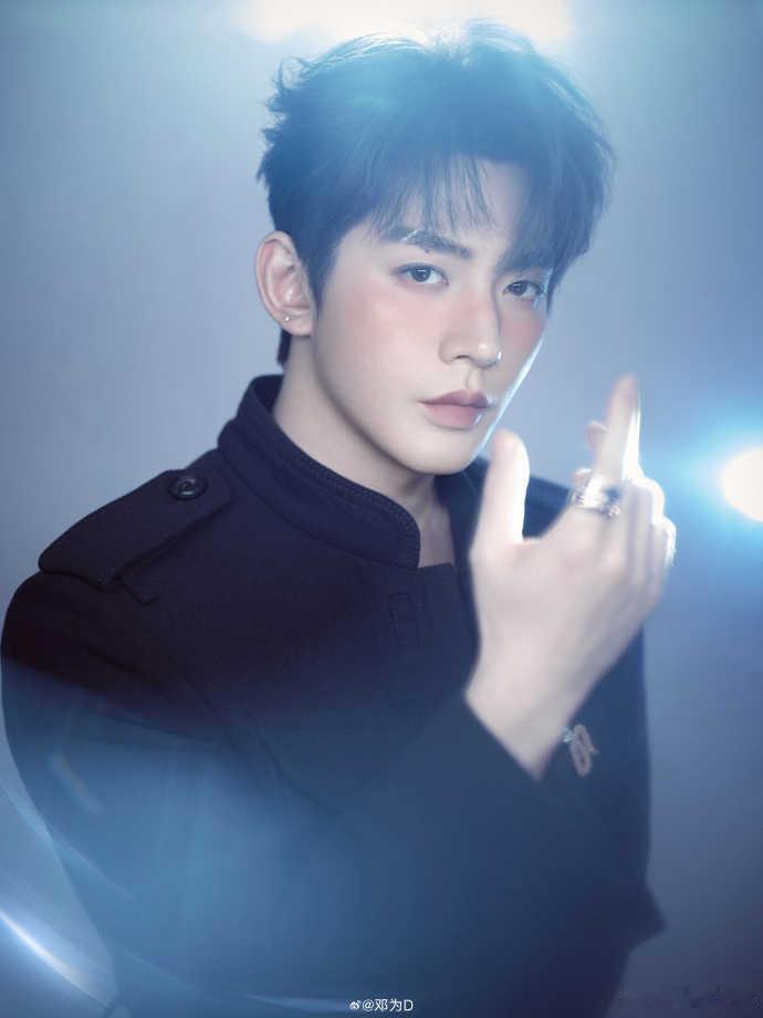 支持男明星出图卷起来的呼声渐高，微博之夜出图里多位男星造型亮眼，用精致的呈现回应