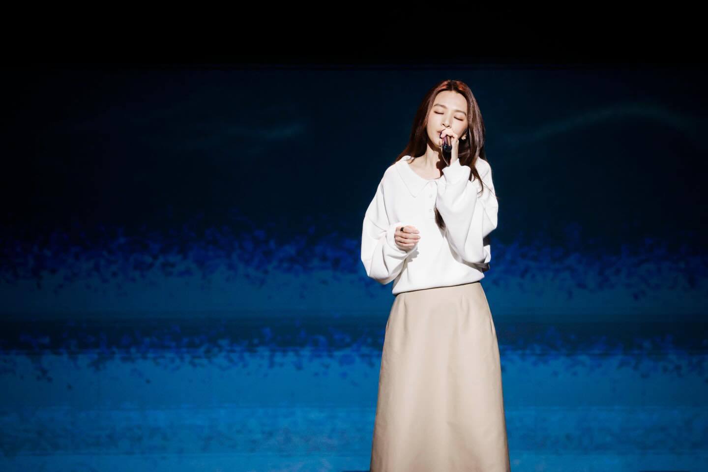 Hebe发文谈金曲奖表演，怀念小胖老师收到小胖老师离开消息的那个下午，我细细地回