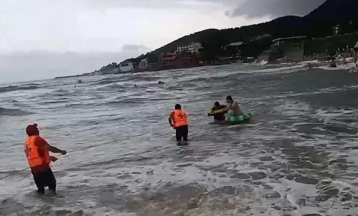 被海浪卷走的失联男生已遇难 | 海边游玩, 这些安全知识请务必补上!