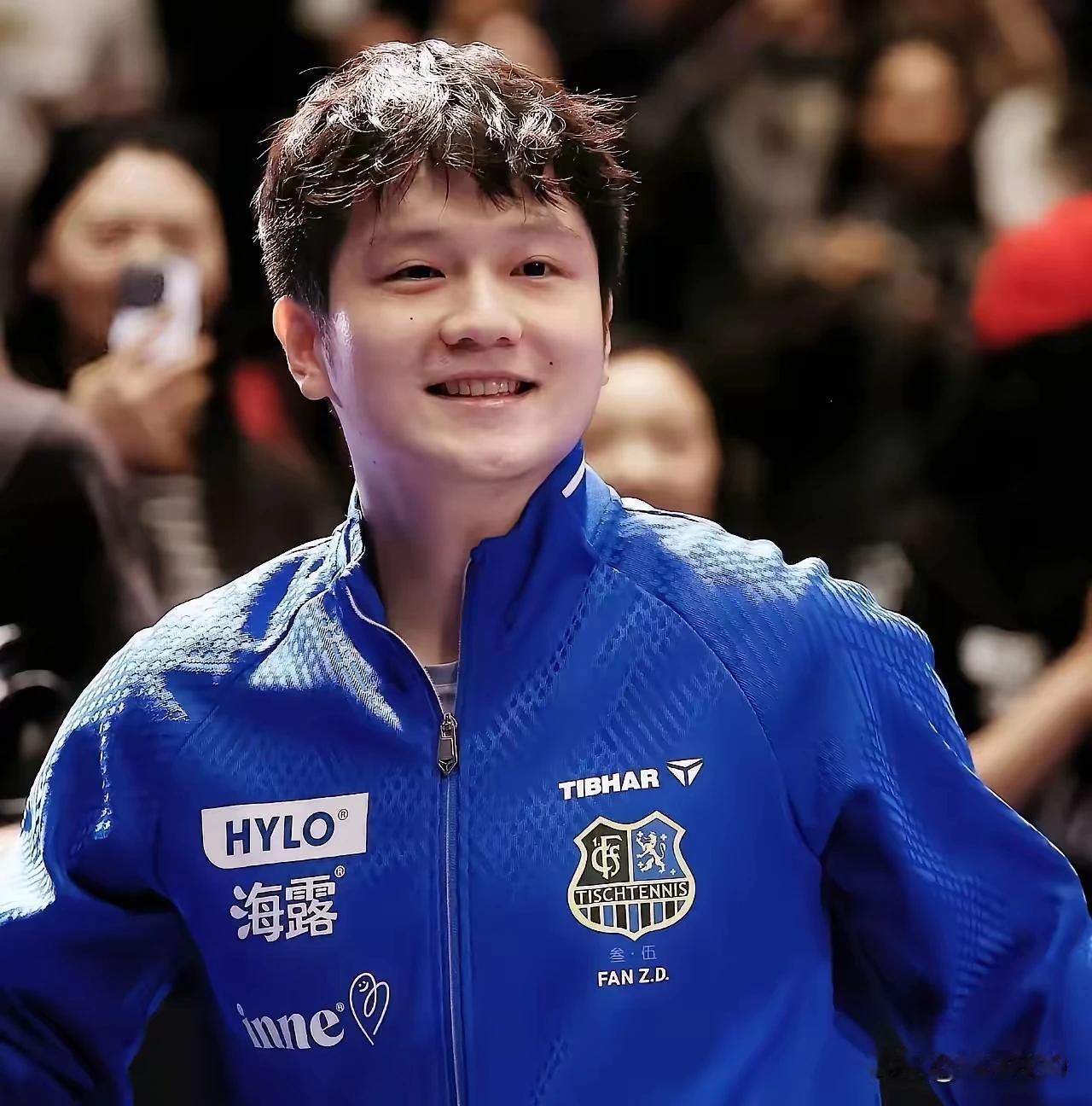 不卑不亢，稳健从容，樊振东从小到大都是一如既往的大将风范，真的太让人佩服了！[赞