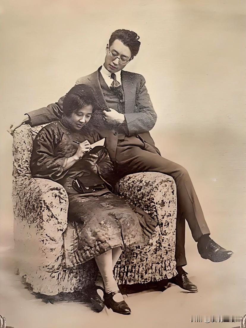 1924年，杨之华喜欢上了瞿秋白。为了和他在一起，她竟带着瞿找丈夫坦白。没想到丈