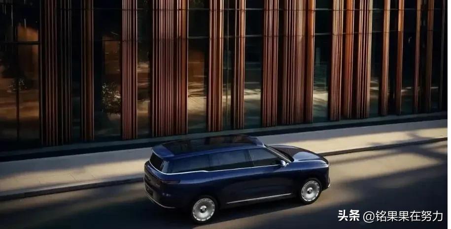 咱先唠唠动力。它用的这套动力系统，那输出劲儿可足了。就好比你在市区里开车，等红绿