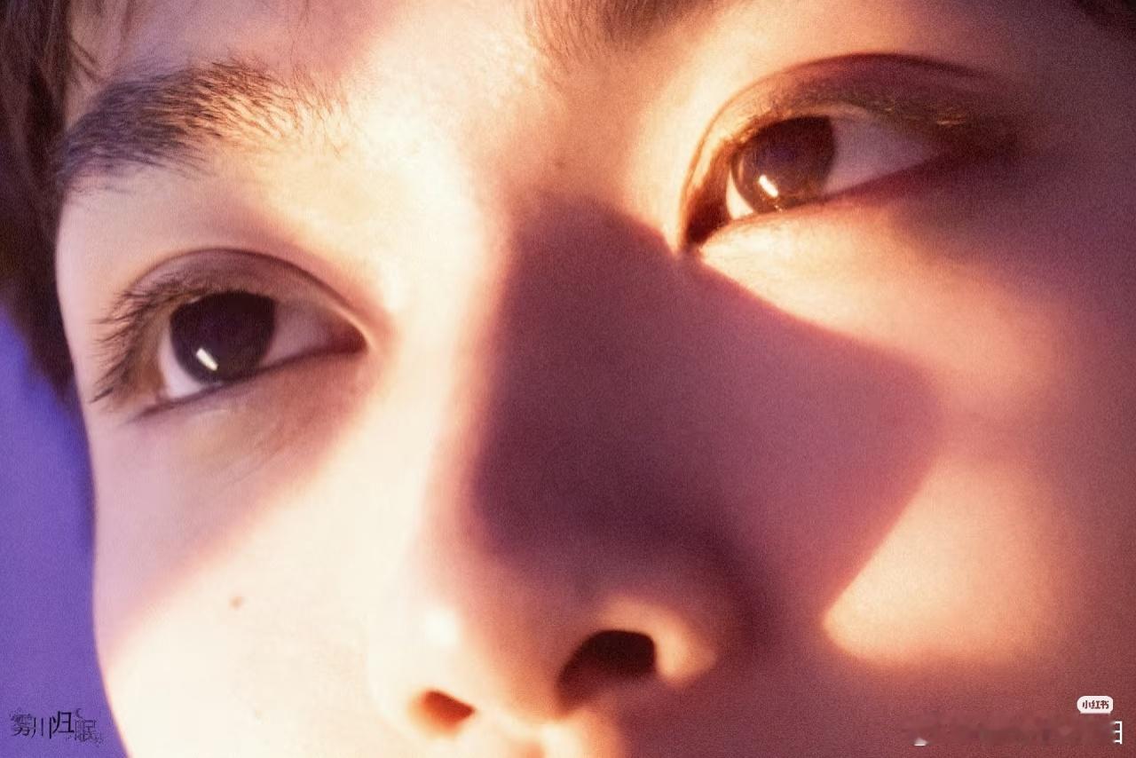 梓渝[超话] 🔮梓渝未来可期🔮新人演员梓渝 日落跌进昭昭星野，人间忽晚，山河