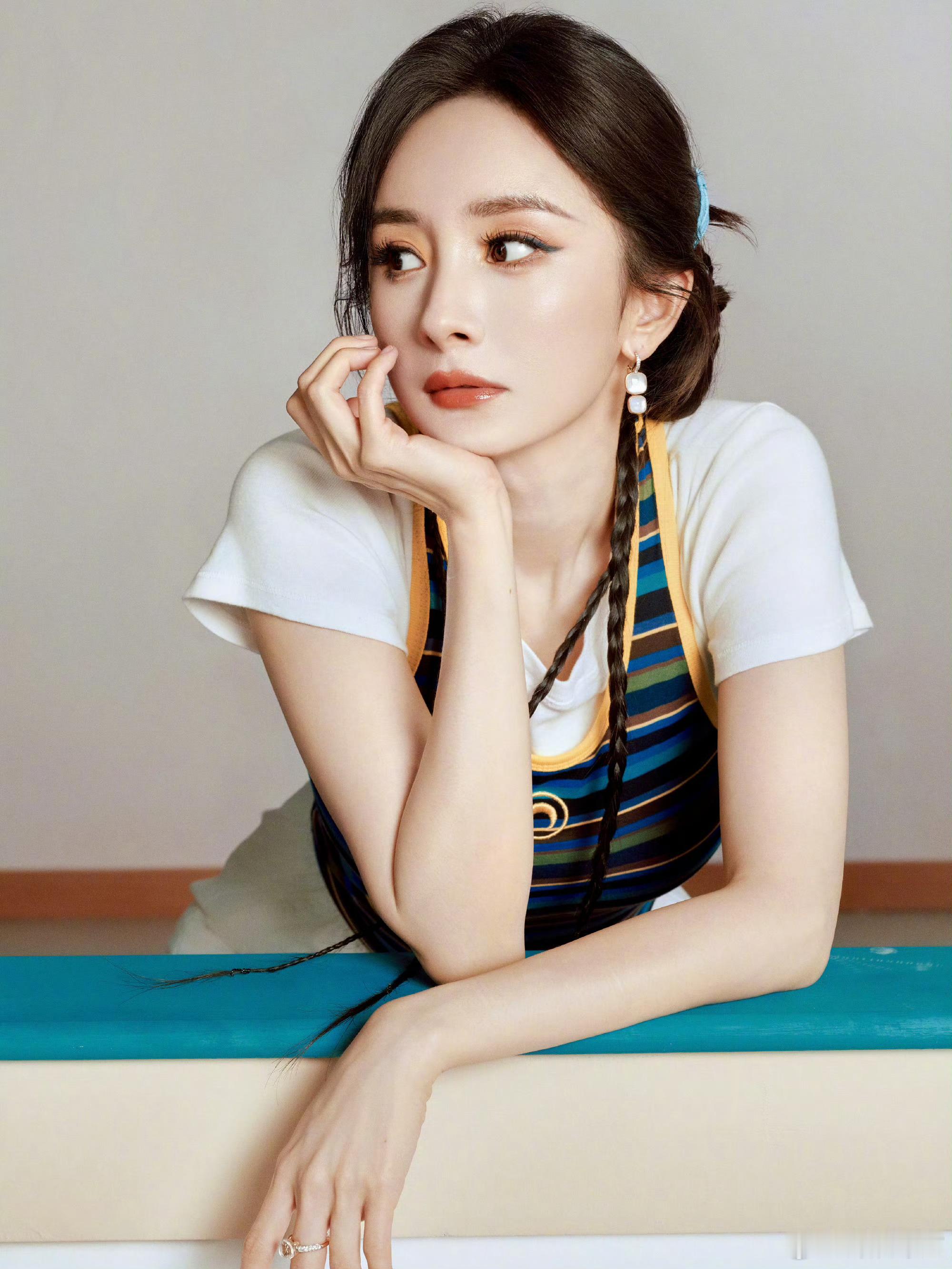 杨幂没有密逃录制计划杨幂方否认录制密逃 老玩家暂别，否认网传邀约，当前重心在剧组