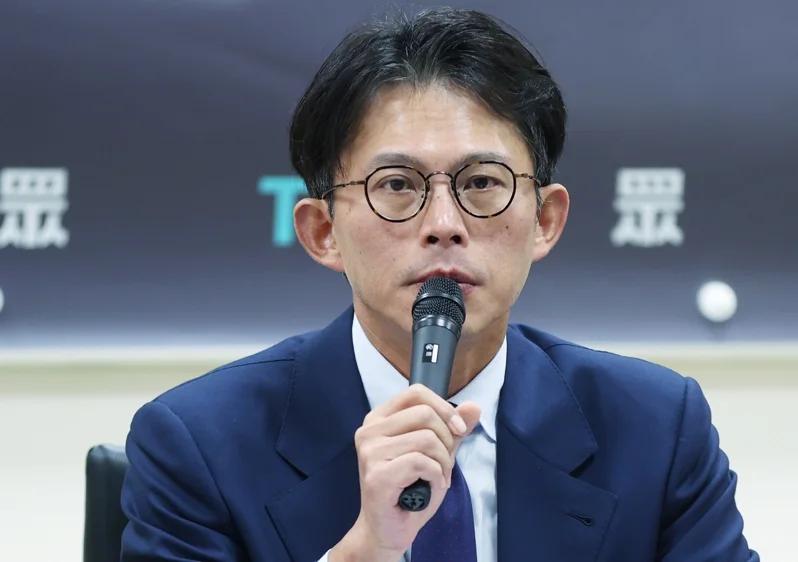 民众党正式征召黄国昌参选2026新北市长
台湾民众党今天举行中央委员会，会中通过