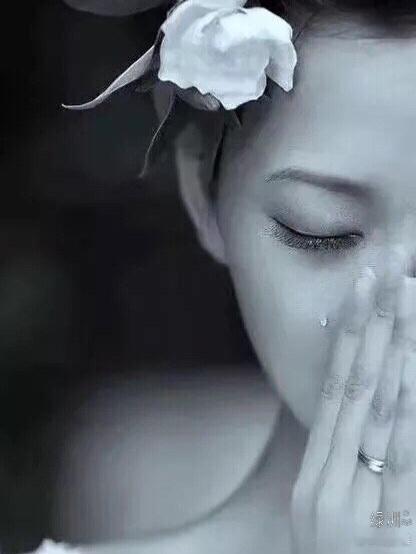 生活有各种各样完全不同的方式，你可以独自生活一辈子，也可以和另一个人一起生活一辈