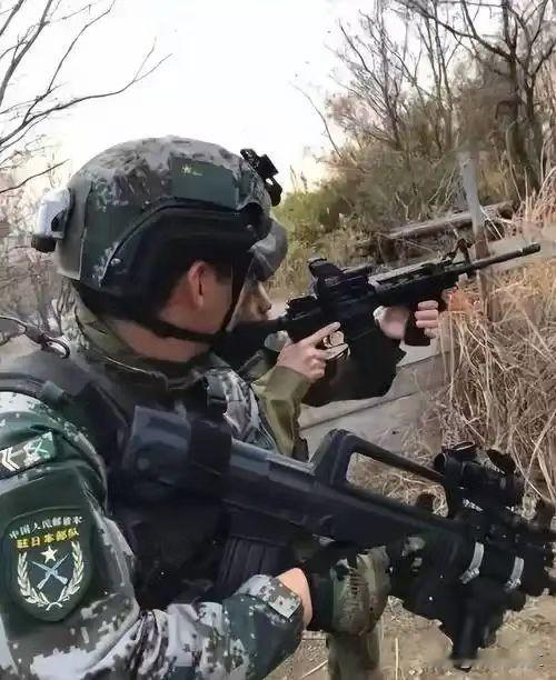 在日本，有一支“中国人民解放军驻日本部队”，全是日本军迷COS的，不但涵盖了红军