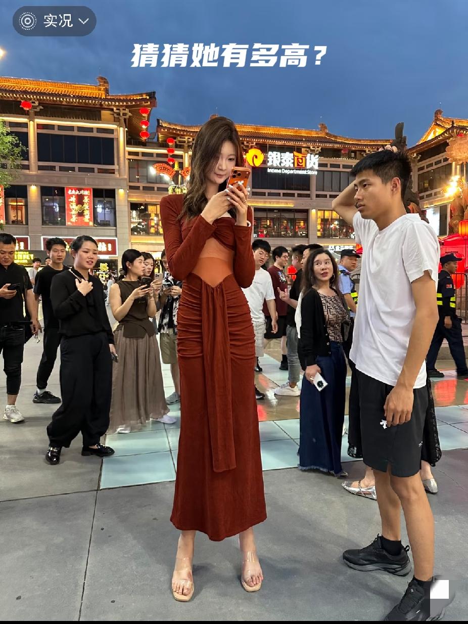 说实话！以男人的审美来看，女孩子这个身高，是优点，还是缺点？