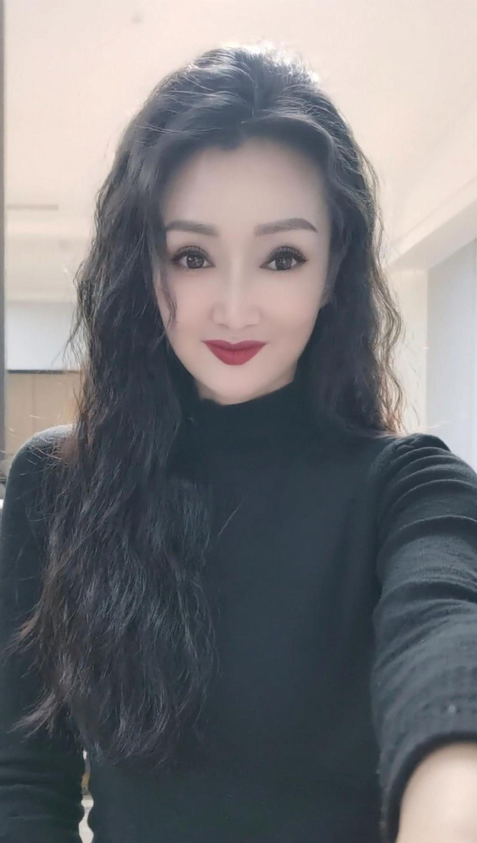 75年的兔 卷发姐姐