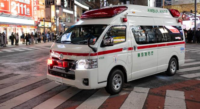 日本地震造成至少有9万人被疏散。

日本北部发生7.6级地震，造成7人受伤。
