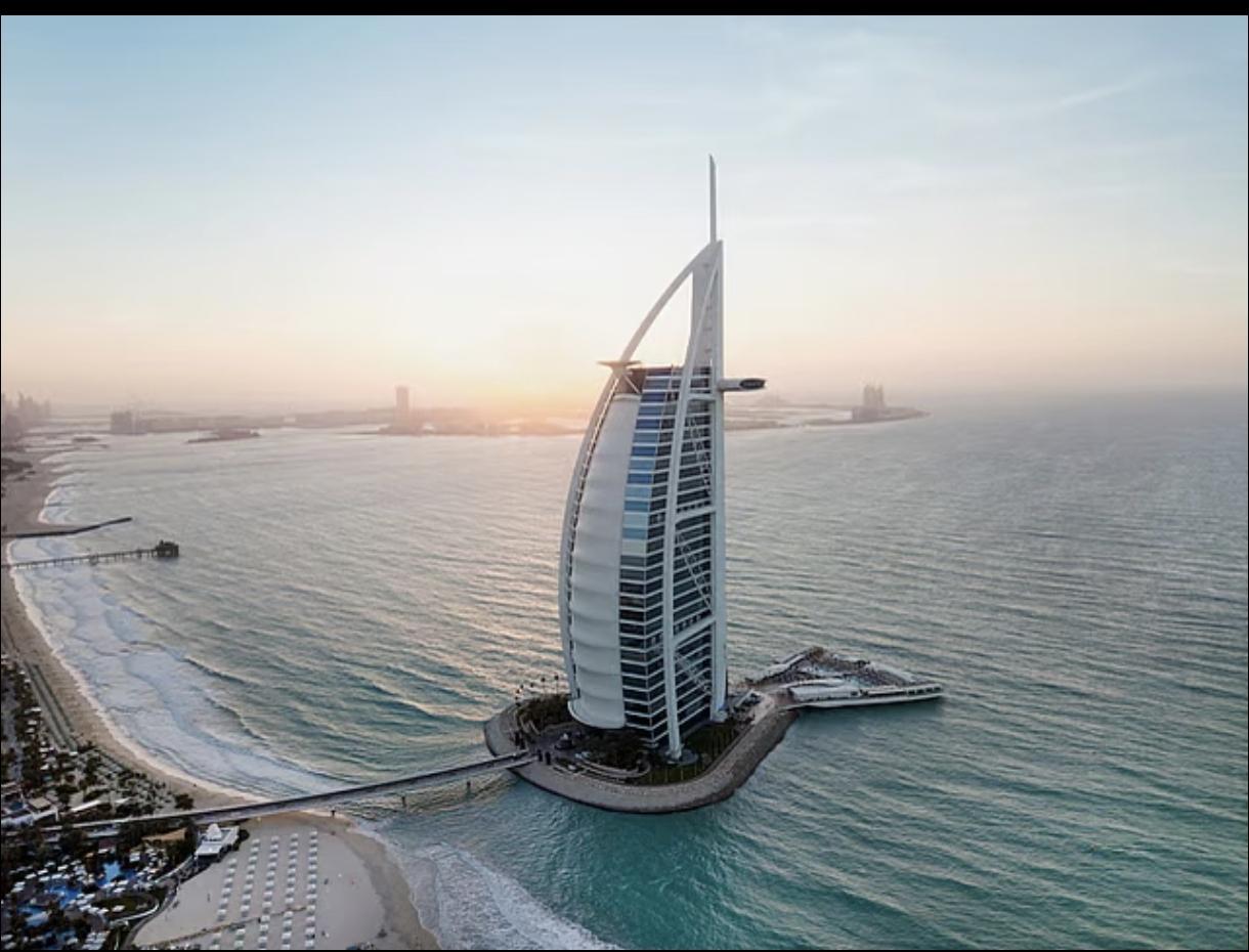 迪拜帆船酒店突然官宣，停业一年半大修复。不关也没游客了，关门还能省点工资钱。开业