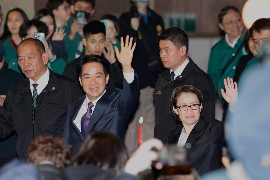 绿营大佬、前海基会董事长洪奇昌向赖清德提出建议，认为在两岸关系上，赖清德必须审慎