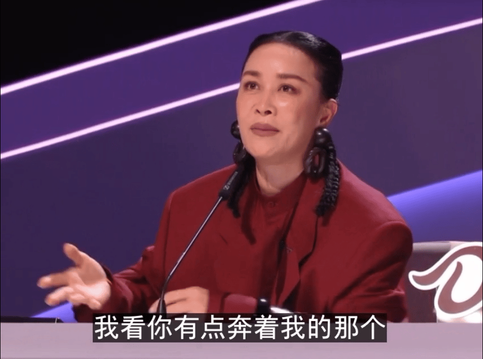 生特吾姬的直给劲英子懂那英看生特吾姬唱歌的那几秒，太能说明问题了——眉眼先是一愣