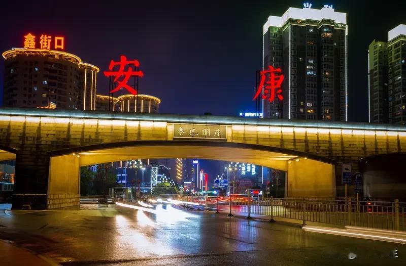 上联已备好，下联等你来对！
 
上联：名利皆身外
拙对：安康最值钱
 
诚邀各位