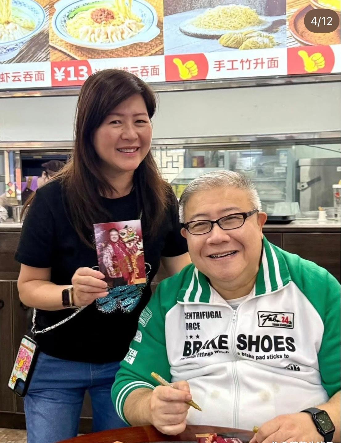 64岁港星回乡开面馆，平价接地气，生意火爆
 
64岁香港艺人刘锡贤，回到祖籍广