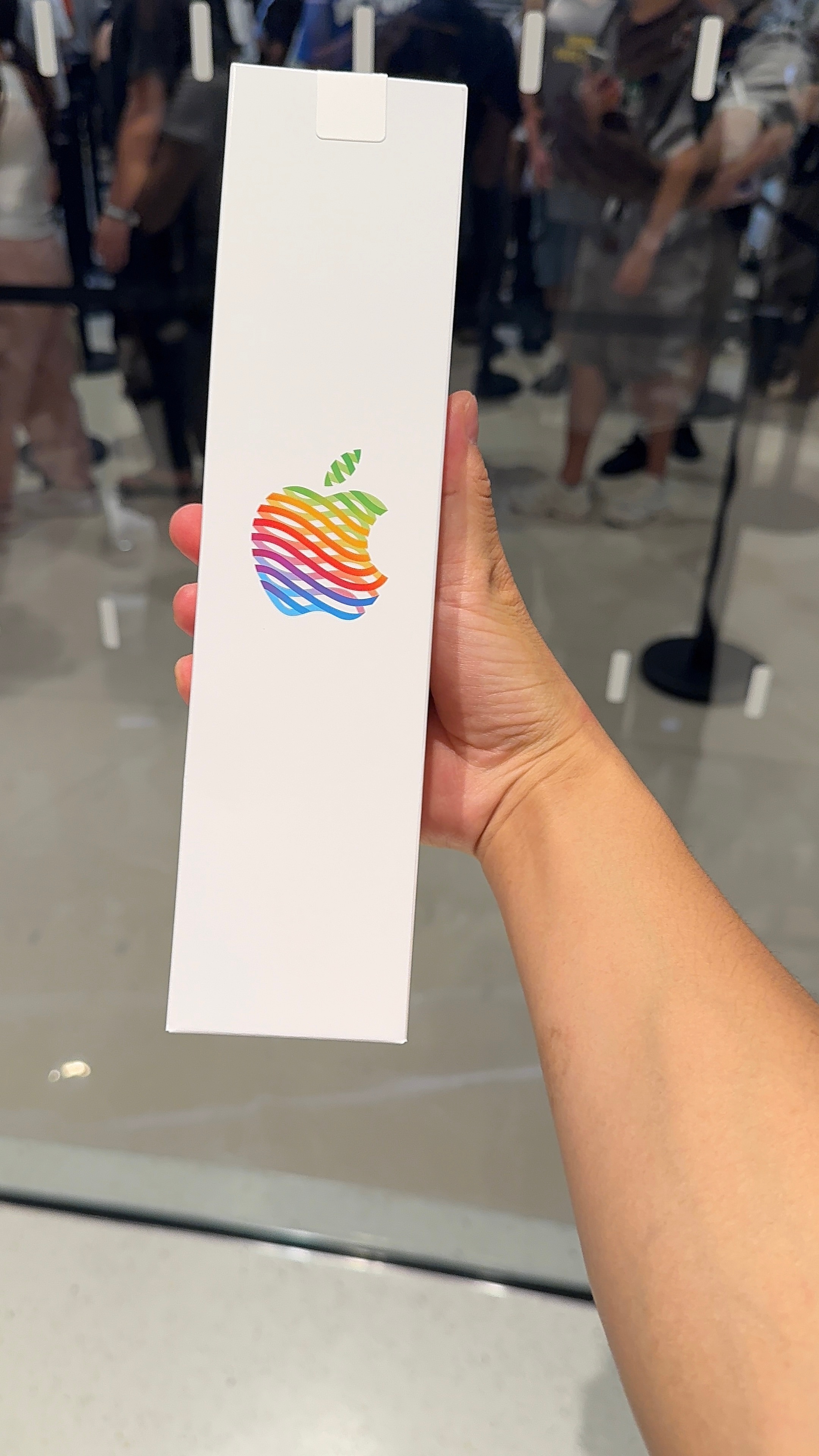 同事说，说这个苹果保温杯价值300元，真的假的 ​​​