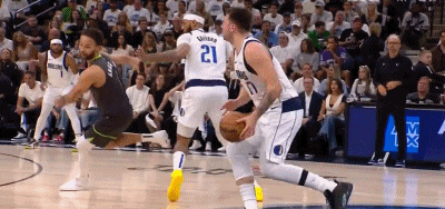 东契奇单节20分，投篮11中8，三分6中4，砍下20分，其中踩在森林狼主场log