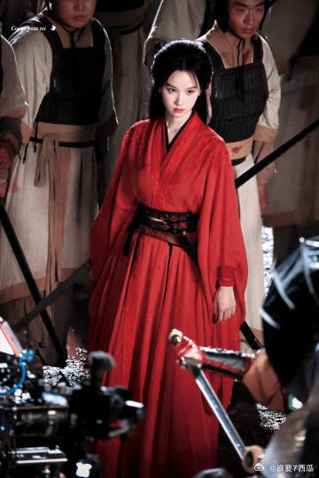 陈都灵楚朝直视镜头这一下陈都灵眼神戏情绪表达力 在陈都灵的眼神里，有着剧本外无法