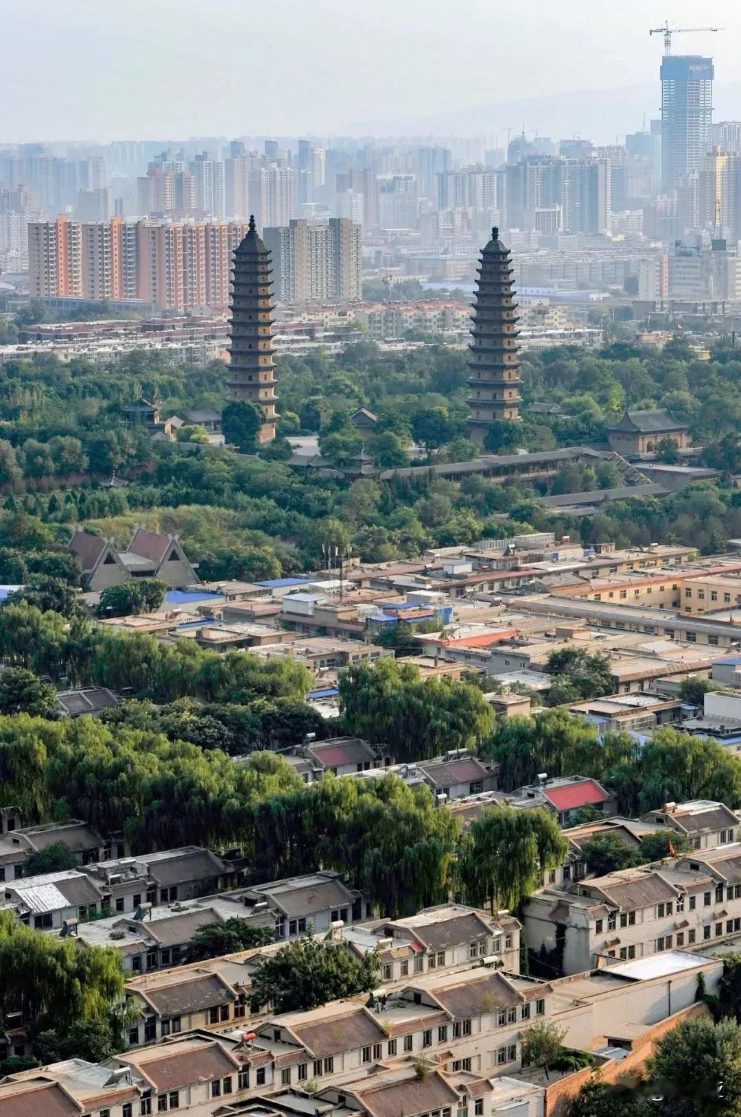 太原的工资其实不算低，弟弟大专毕业在太原国企上班，加班费各种补助加起来每个月有八