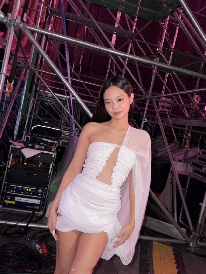 Jennie ig更新 🩶🤍 