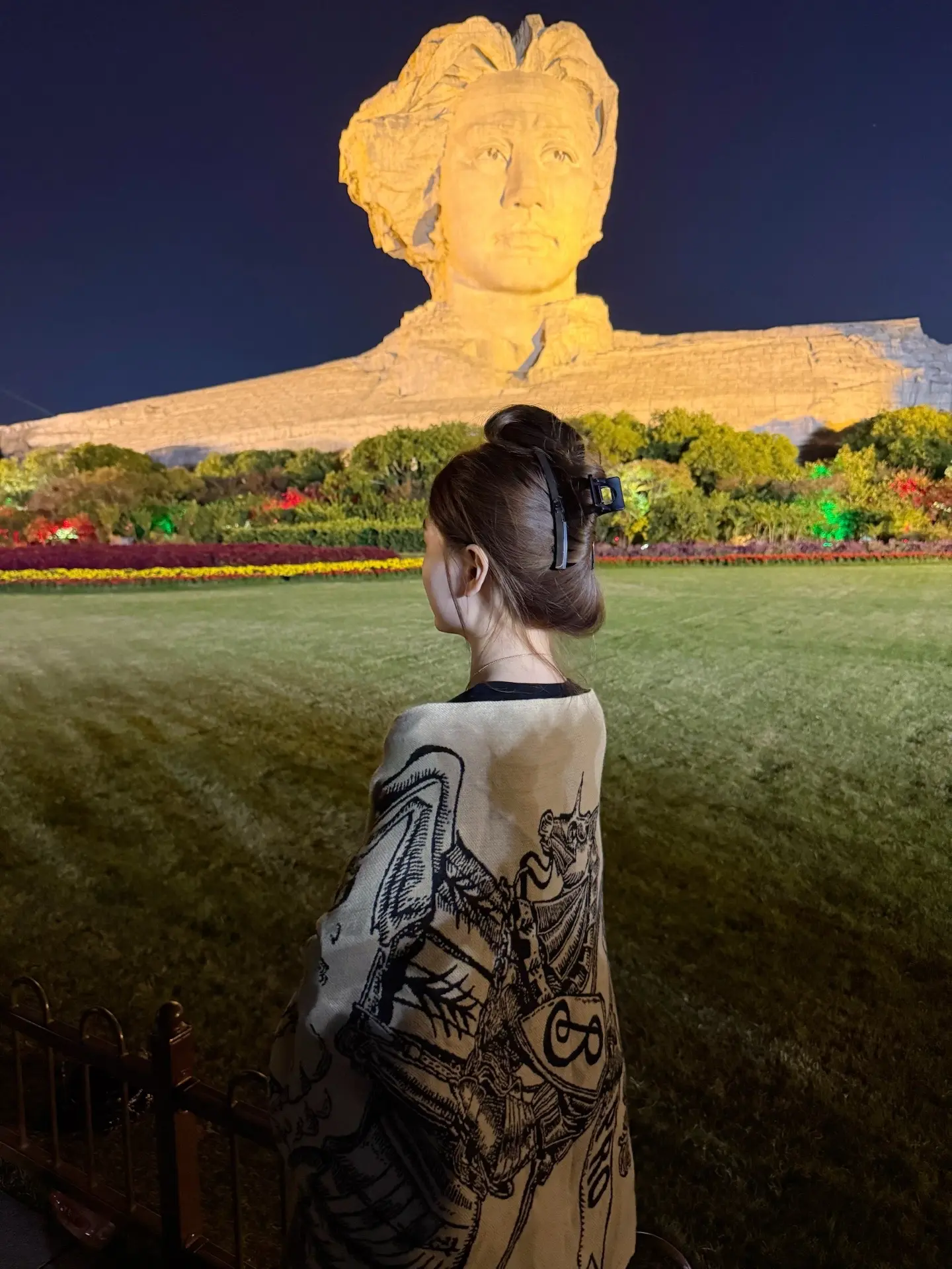 这一路的苦楚只有我自己懂 让我掉眼泪的每个瞬间我都不会忘.
