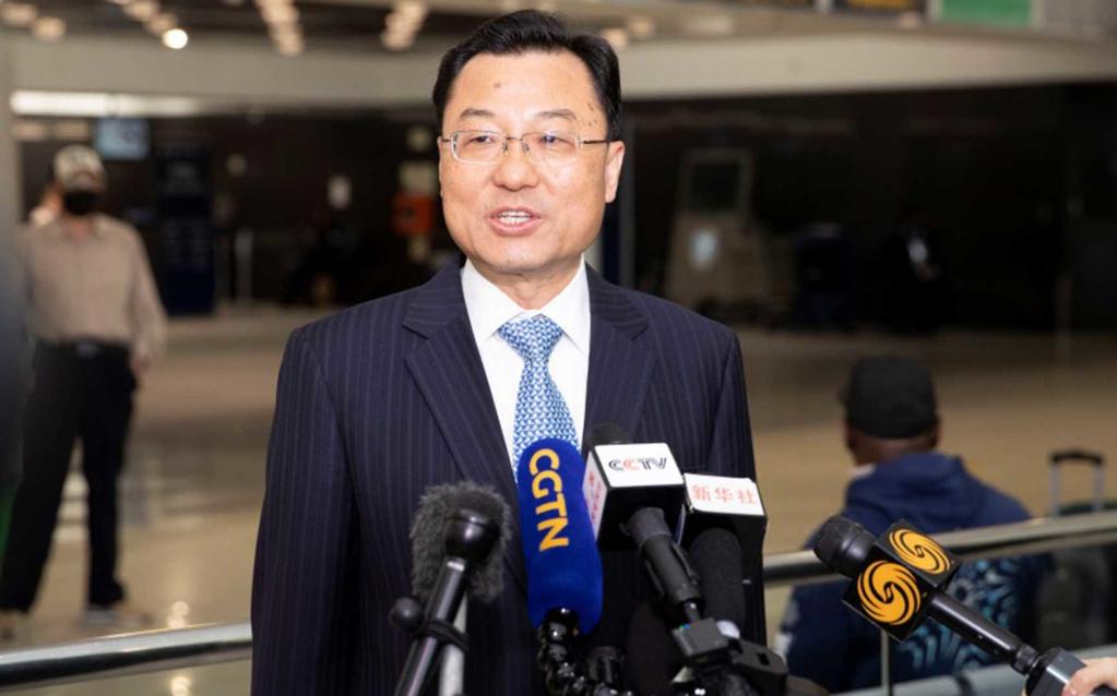 联合早报报道：“中国驻美国大使谢锋强调，中国对发展中美关系有诚意但讲原则，在捍卫